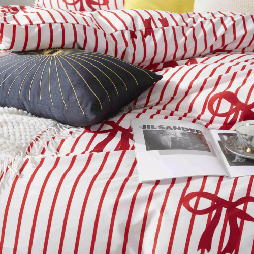 Xmass Bow Pościel mikrosatynowa świąteczna biała czerwona kokardy I25 Spod Igły i Nitki – miękka, gładka i trwała