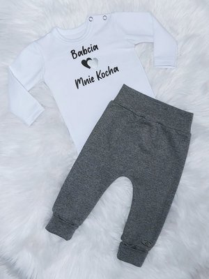 "Babcia mnie kocha"  Bambarillo Body z długim rękawem- białe