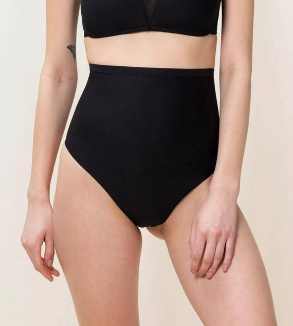 Shape Smart Highwaist Stringi damskie Triumph czarny