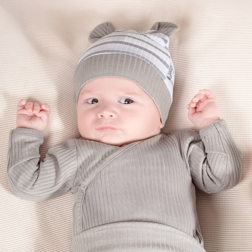 214054 Muki Nicol Czapeczka niemowlęca