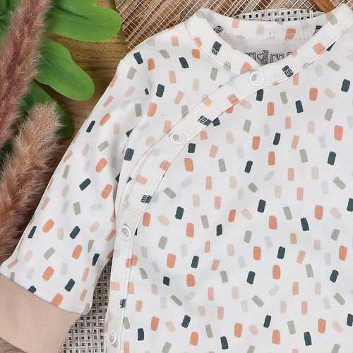 ABN-5327/KRE Pajacyk zapinany kopertowo z bawełny organicznej Nini kremowy