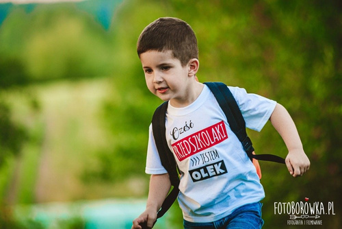 Koszulka dziecięca krótki rękaw "Cześć PRZEDSZKOLAKI z imieniem" Moocha czarny