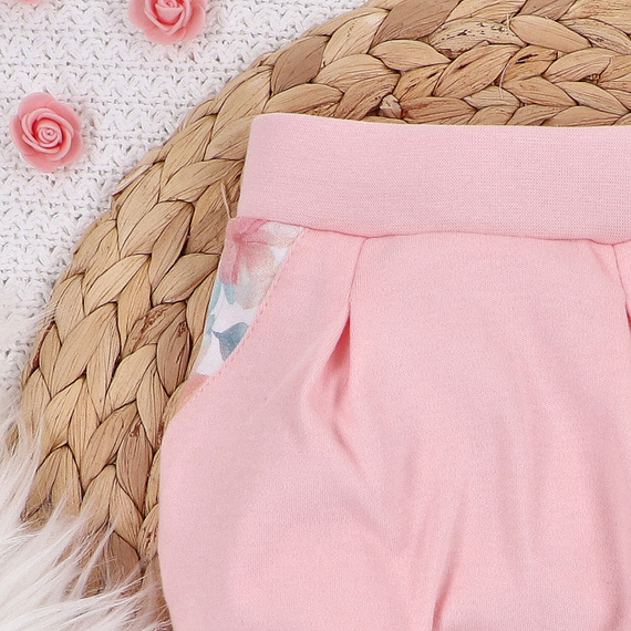 ABN-5425 Kolorowe kwiatki Spodnie z bawełny organicznej Nini różowy