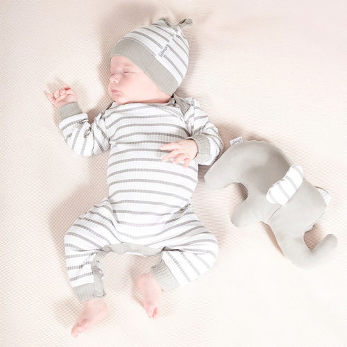 214054 Muki Nicol Czapeczka niemowlęca