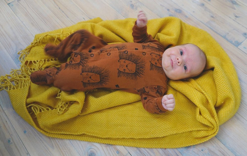  "SPIKE" Pajac niemowlęcy Makoma cinnamon 