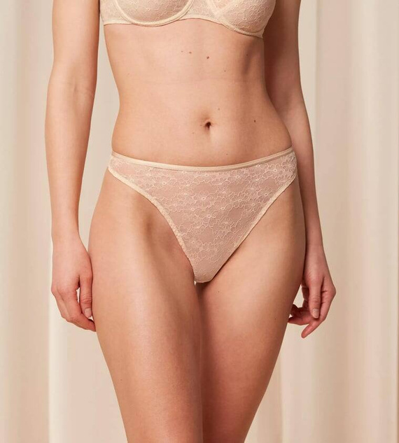 Bright Spotlight High Leg string Stringi damskie Triumph kremowy