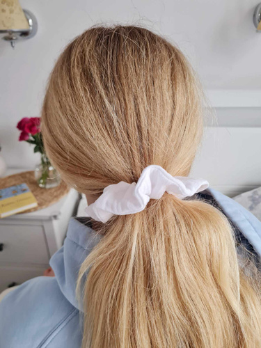 GM Scrunchie muślinowa gumka do włosów Marija - biały