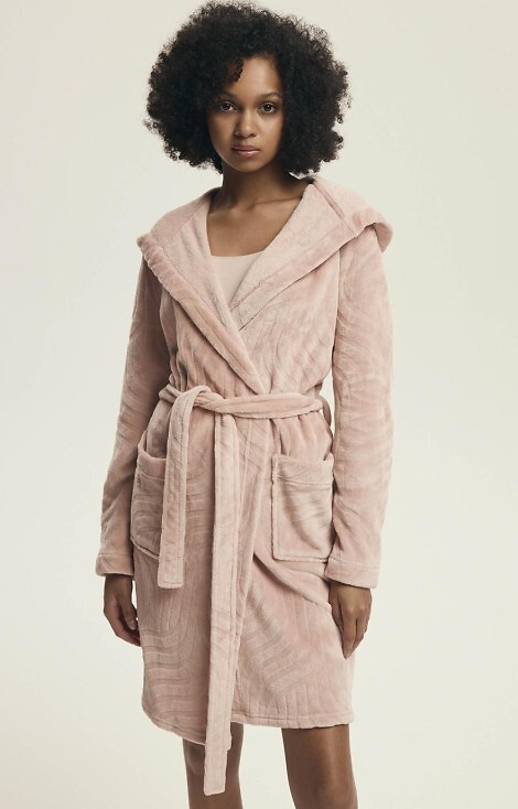 43602 Devyn Szlafrok damski z kapturem Henderson dusty rose – krótki, ciepły, welurowy