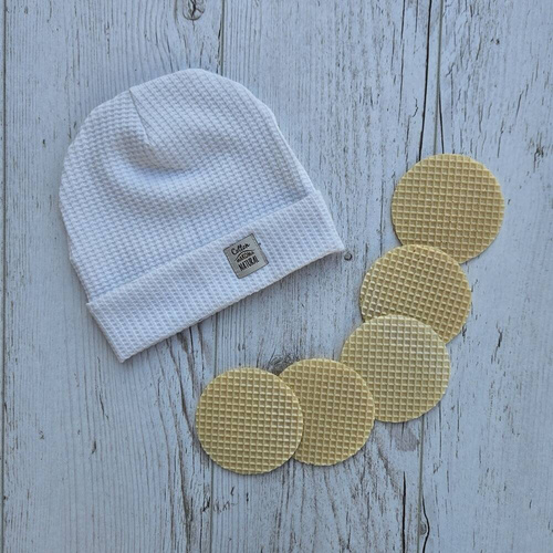 4249W "Natural Waffel" Czapeczka niemowlęca Makoma white