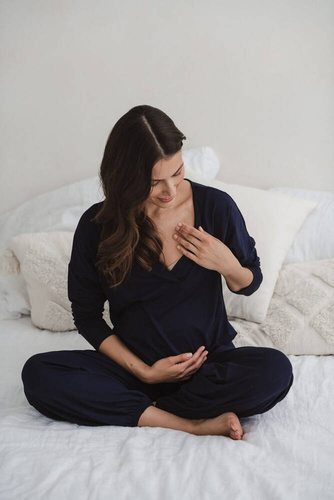 Moon bambusowa bluzka od piżamy ciążowej do karmienia długi rękaw Milk&Love granatowy