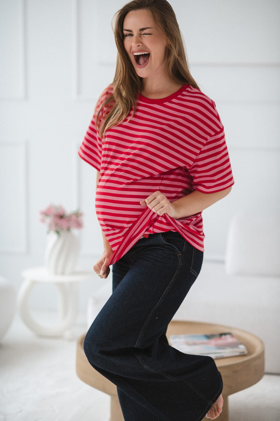 Mamahood T-shirt ciążowy i do karmienia Milk&Love czerwono-różowe paski– wygodny i stylowy