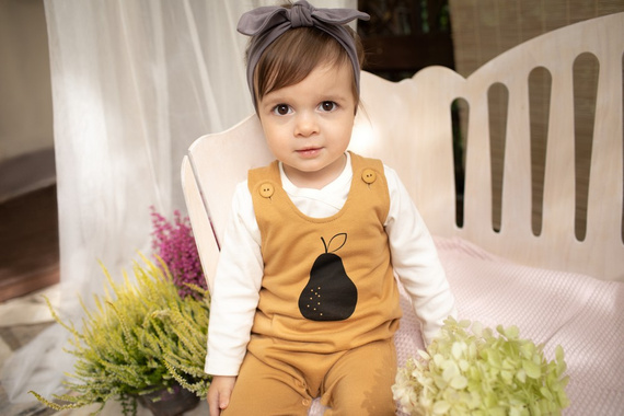 Tres Bien Pinokio Ogrodniczki z nadrukiem - żółty