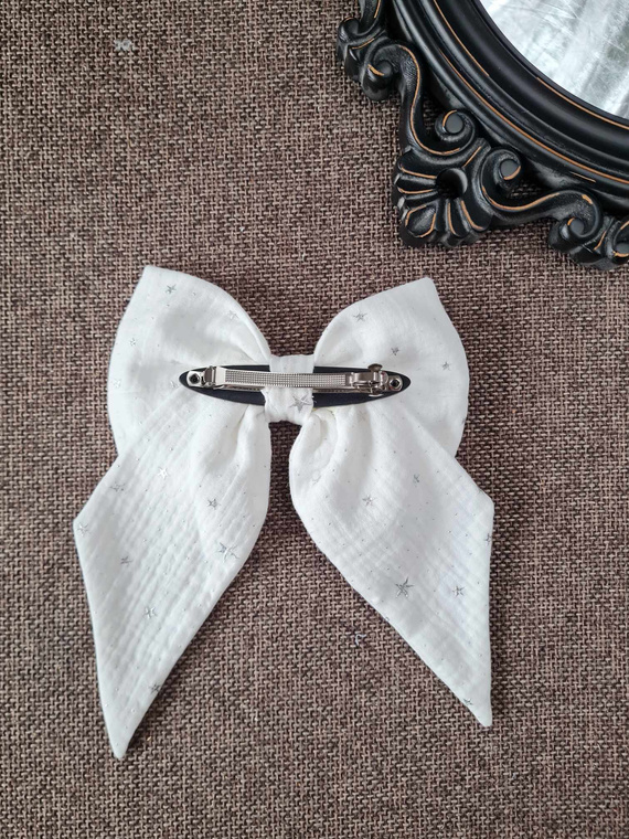 KMB16 Muślinowa kokarda do włosów z automatyczną klamrą Marija - biały