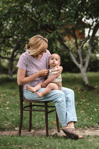 Bluzka do karmienia z krótkim rękawem Milk&Love w paski