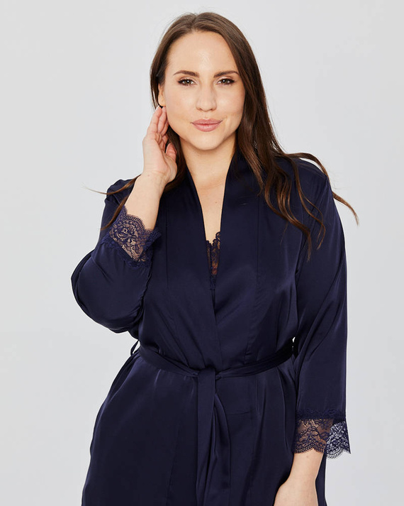 Szlafrok satynowy z koronką plus size Mona navy blue