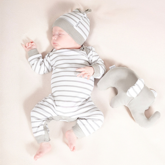 214054 Muki Nicol Czapeczka niemowlęca