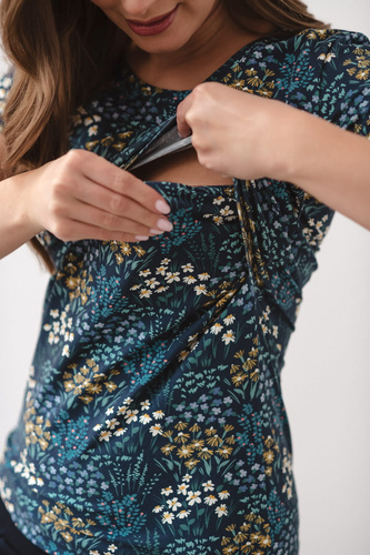 Milk Shirt Bluzka do karmienia i ciążowa z krótkim rękawem Milk&Love łąka na granatowym