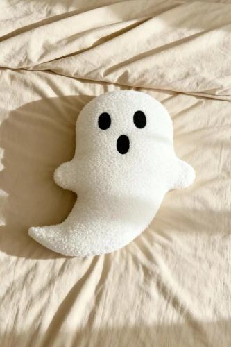 Duch boucle Poduszka dekoracyjna Spod Igły i Nitki – biały 28x40 cm, ozdoba na Halloween i jesień