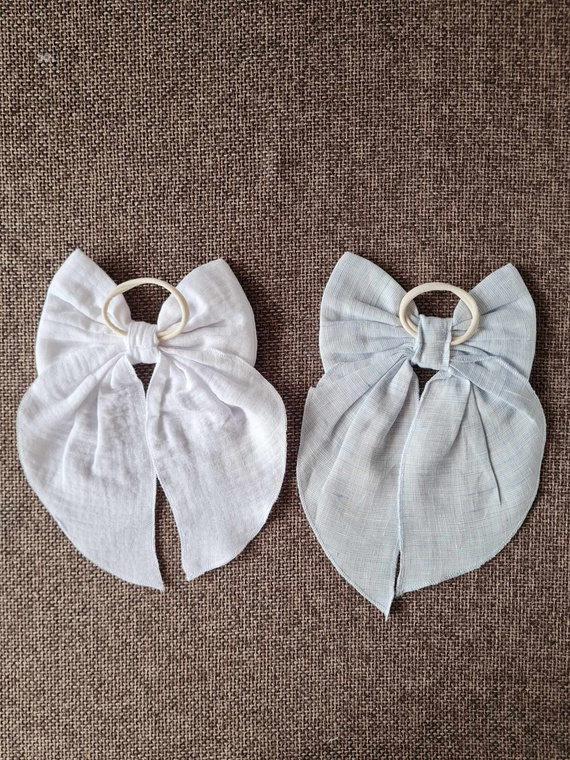 KGN16 Lniana kokarda do włosów na gumce Marija - błękit