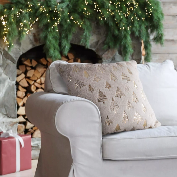 Chp 193 Poszewka świąteczna Eurofirany ze złotą choinką beżowy– elegancka dekoracja na Boże Narodzenie
