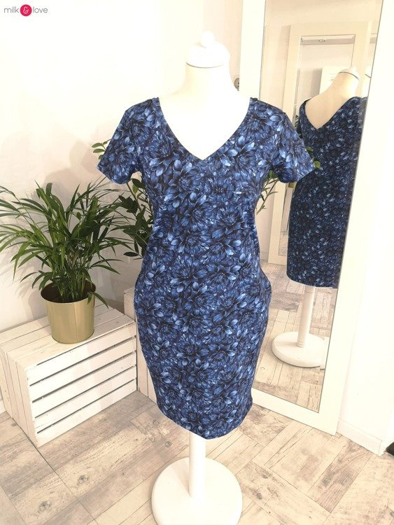 Sukienka ciążowa i do karmienia Milky Way V-neck MIlk&Love ciemne kwiaty