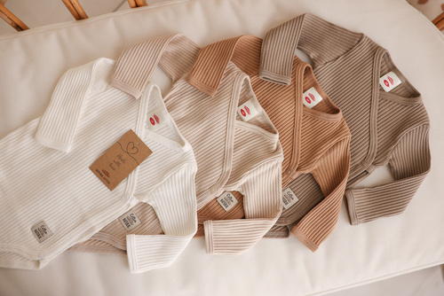 "Natural Harmony" Makoma Body dzidziuś z długim rękawem latte