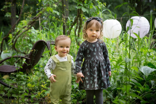  "Stay Green" Sukienka PINOKIO - grafit druk