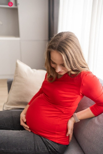 Bluzka do karmienia i ciążowa z dekoltem w serek Milk Shirt czerwona