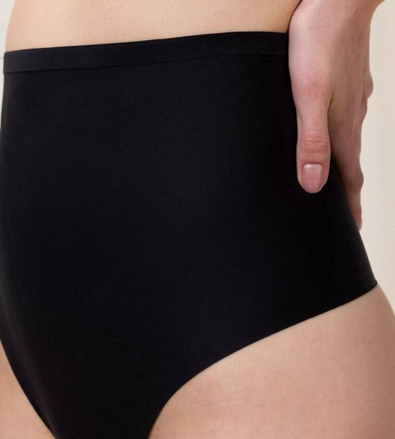 Shape Smart Highwaist Stringi damskie Triumph czarny