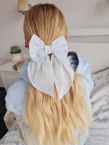 KGN16 Lniana kokarda do włosów na gumce Marija - błękit