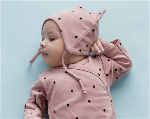 Tres Bien Pinokio Wiązana Czapka niemowlęca - róż groszki