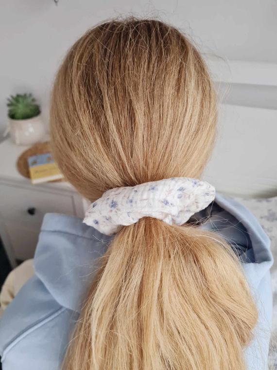 GM Scrunchie muślinowa gumka do włosów Marija - kwiatki