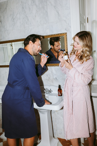 Szlafrok męski Gerard – bawełna 100%, klasyczny krój z eleganckim wykończeniem Italian Fashion