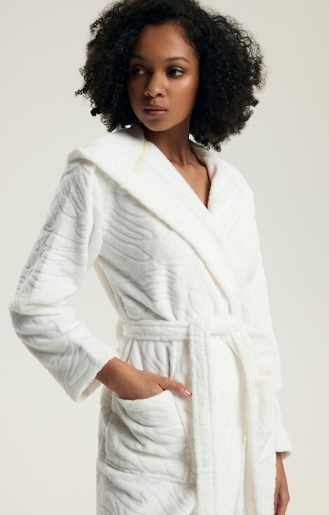 43612 Daryl Szlafrok damski Henderson cream – z kapturem, wytłaczany wzór