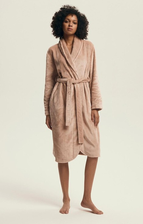 43595 Dextra Szlafrok damski Henderson peach – miękki, wiązany, za kolano