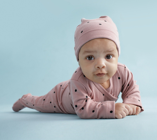 Tres Bien Pinokio Czapka niemowlęca - róż groszki