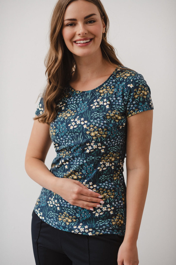 Milk Shirt Bluzka do karmienia i ciążowa z krótkim rękawem Milk&Love łąka na granatowym
