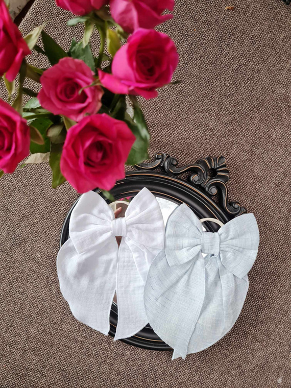 KGB16 Muślinowa kokarda do włosów na gumce Marija - biały