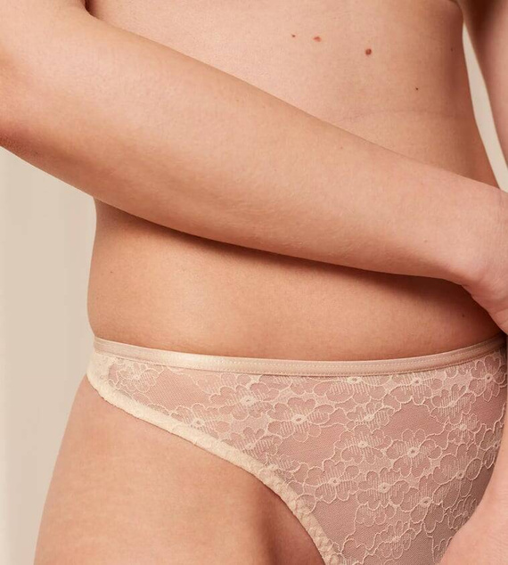 Bright Spotlight High Leg string Stringi damskie Triumph kremowy