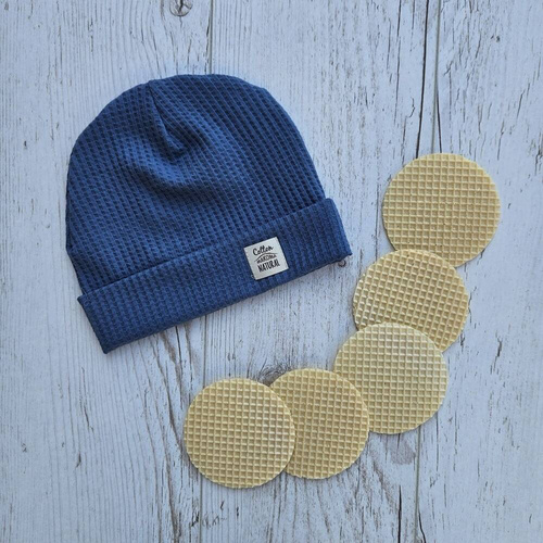 4249D "Natural Waffel" Czapeczka niemowlęca Makoma denim