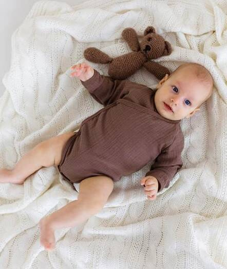 03252C "Bamboo Muslin Choco" Body dzidziuś rozpinane muślinowe Makoma 
