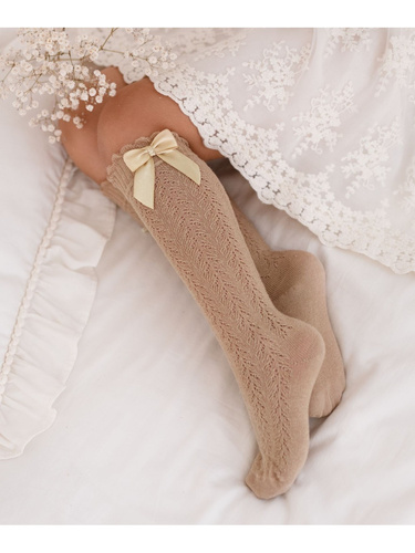 1382 Podkolanówki dziecięce ażurowe z kokardką – bawełniane Milena, Beżowy