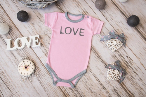 "Love" Body z krótkim rękawem Terjan - biały