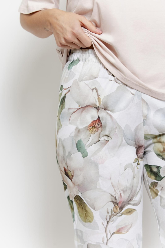 Piżama 3567 Afrodyta Taro beżowa- Bawełniana Piżama Damska z Kwiatowym Printem, Rękaw 7/8