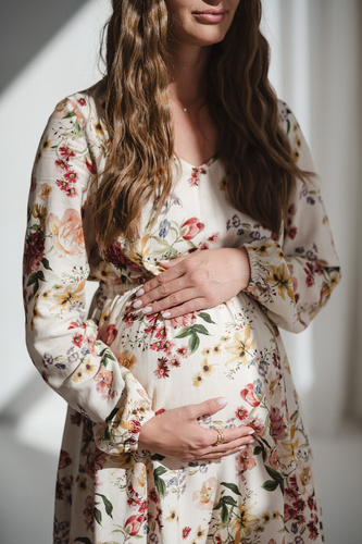 Lovely Dress Midi Milk&Love kremowa w kwiaty– sukienka ciążowa i do karmienia z lnem, elegancki krój z zamkami do karmienia