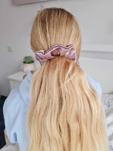GS Scrunchie satynowa gumka do włosów Marija - choco