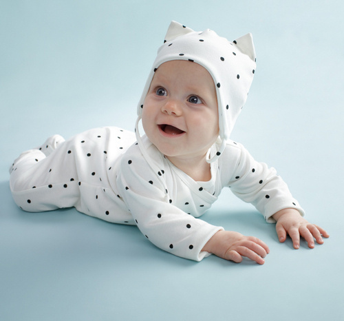 Tres Bien Pinokio Wiązana Czapka niemowlęca - ecru groszki