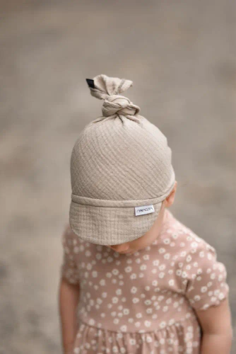 Cotton Muślin Chustka z daszkiem wiązana Makaszka - almondine