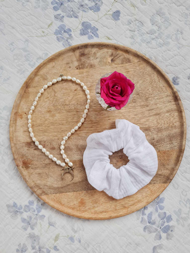 GM Scrunchie muślinowa gumka do włosów Marija - biały