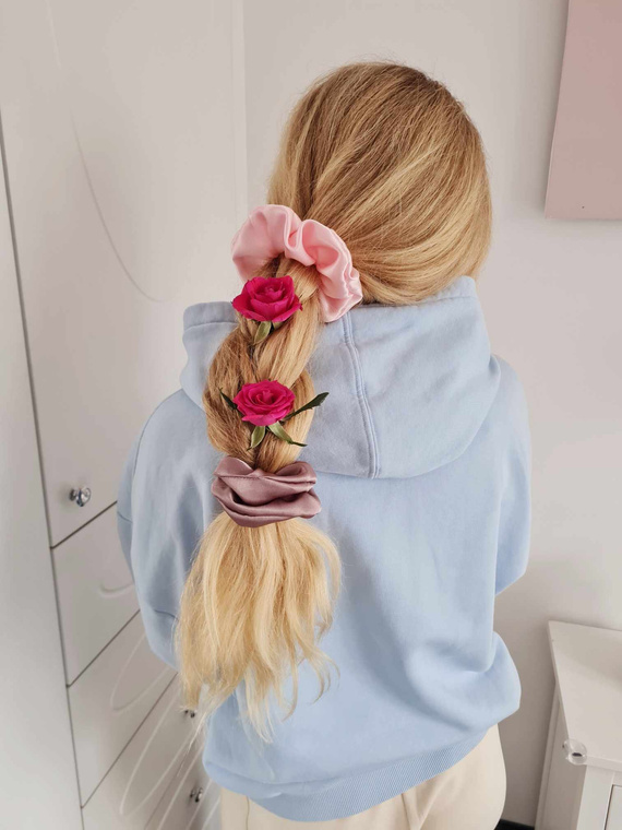 GS Scrunchie satynowa gumka do włosów Marija - różowy